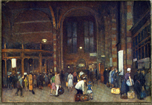 165834 Afbeelding van de drukte met treinreizigers in de hal van het N.S.-station Amsterdam C.S. te Amsterdam.